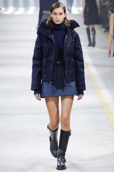Look 10